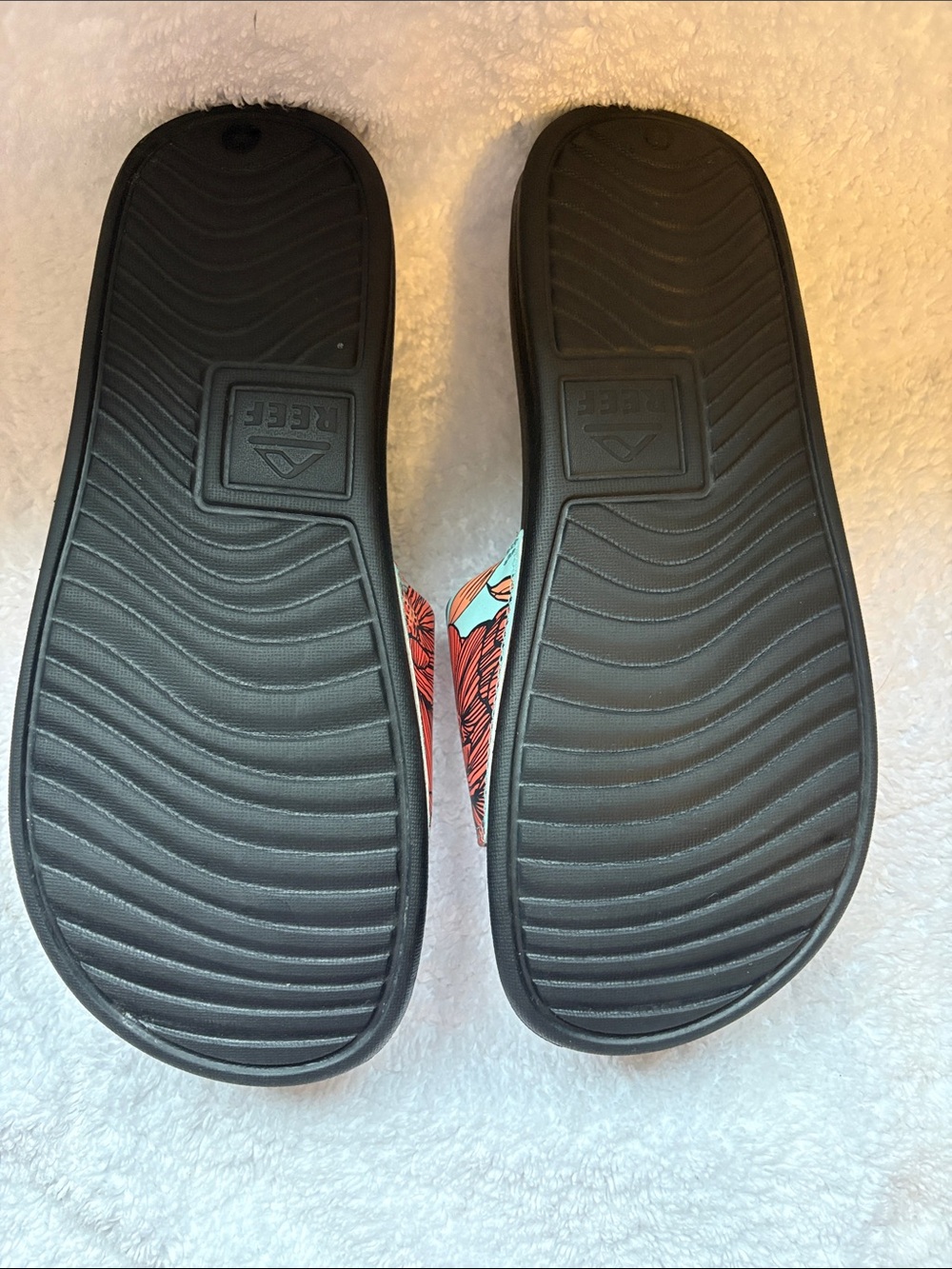 Reef Black Textured Slide with Embossed Logo - Picture 5 of 5